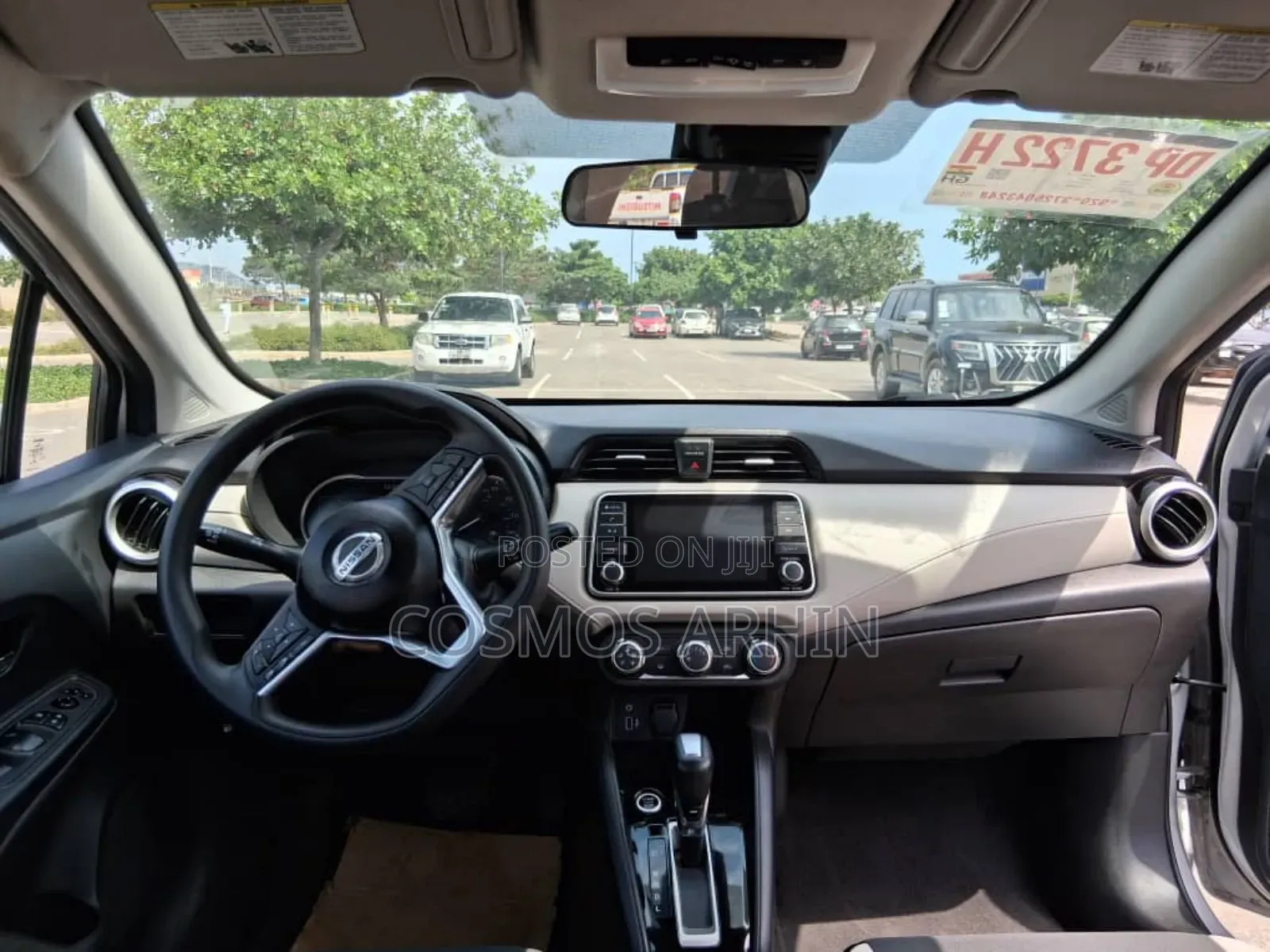 Nissan Versa 2022 Silver