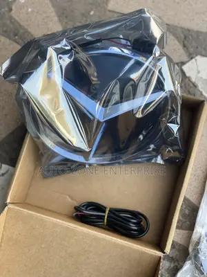 Mercedes Benz W204 C250 Led Crown Emblem