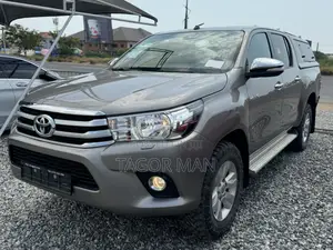 Toyota Hilux Revo Double Cab Petrol 2.7 AWD 2017 Gray