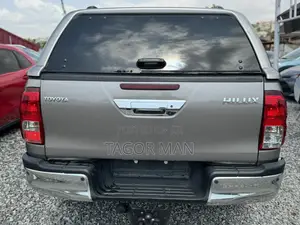 Toyota Hilux Revo Double Cab Petrol 2.7 AWD 2017 Gray