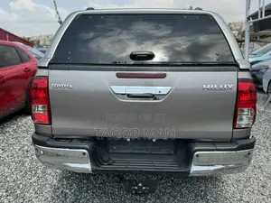 Toyota Hilux Revo Double Cab Petrol 2.7 AWD 2017 Gray
