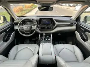 Toyota Highlander 2021 Silver