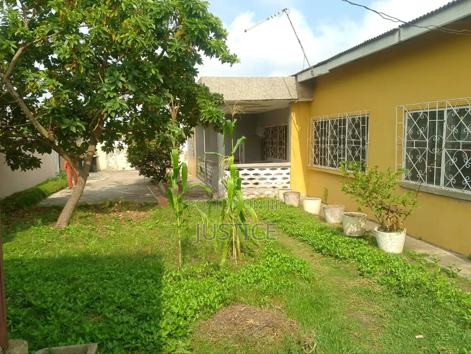 4bdrm House in Dansoman, Exhibition for sale