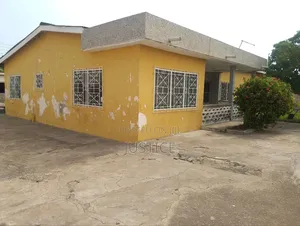 4bdrm House in Dansoman, Exhibition for sale