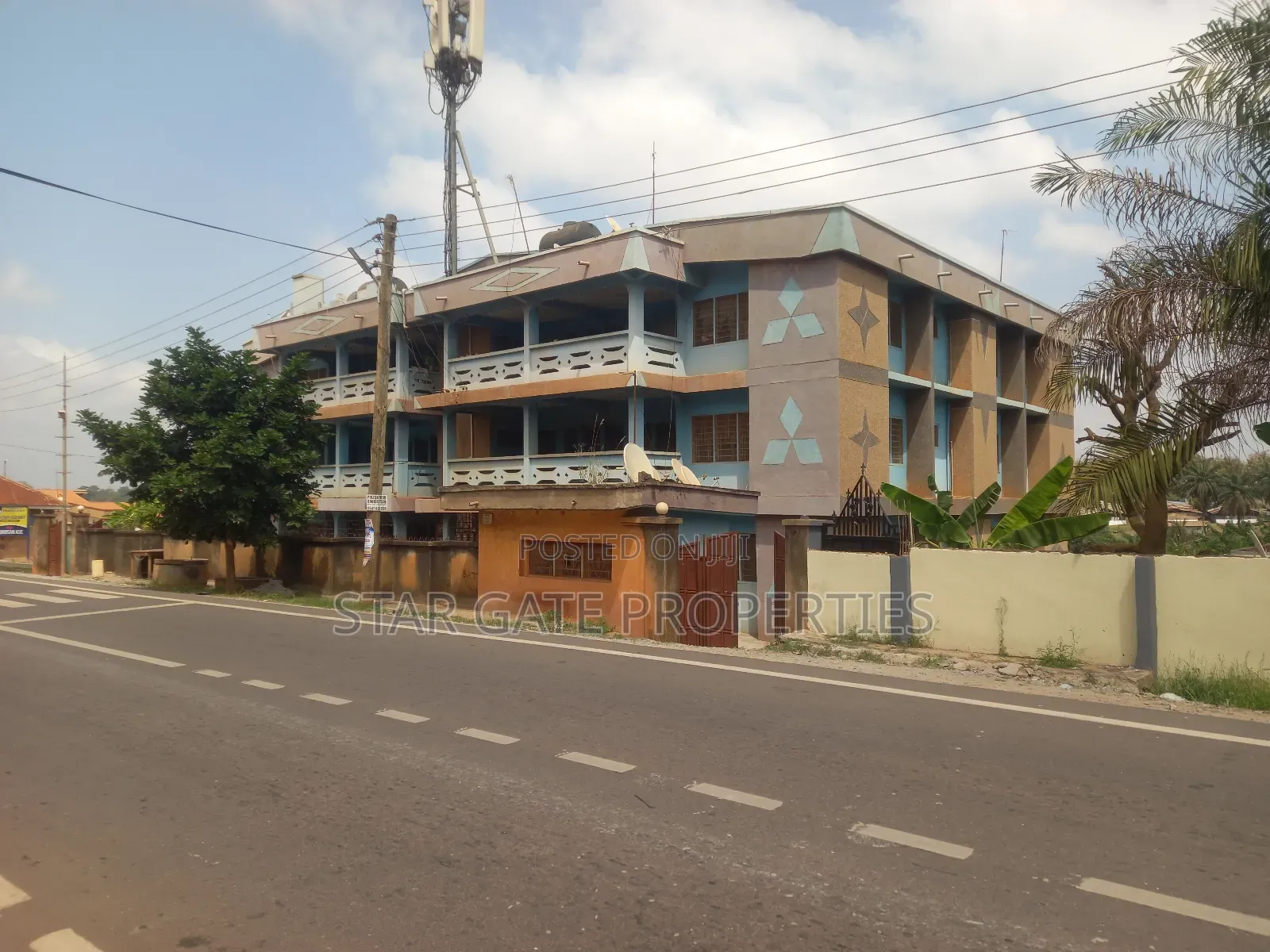 20bdrm House in Bohyen Abrepo, Kumasi Metropolitan for sale