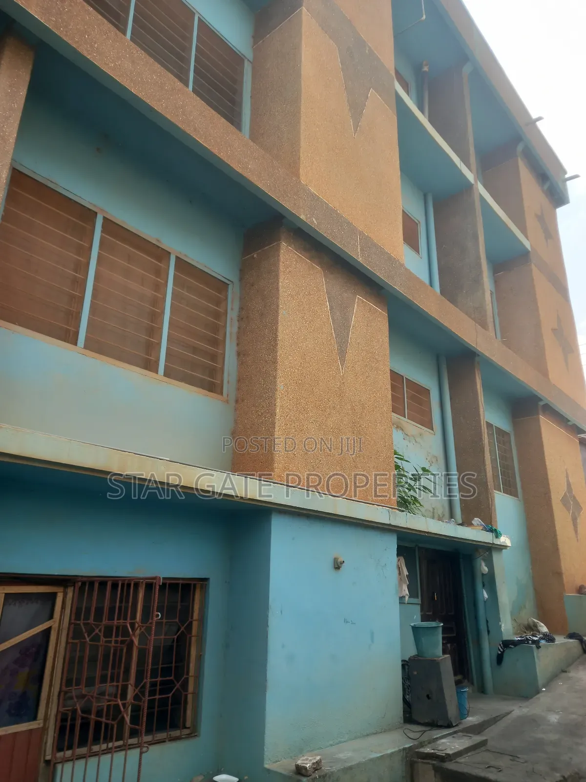 20bdrm House in Bohyen Abrepo, Kumasi Metropolitan for sale