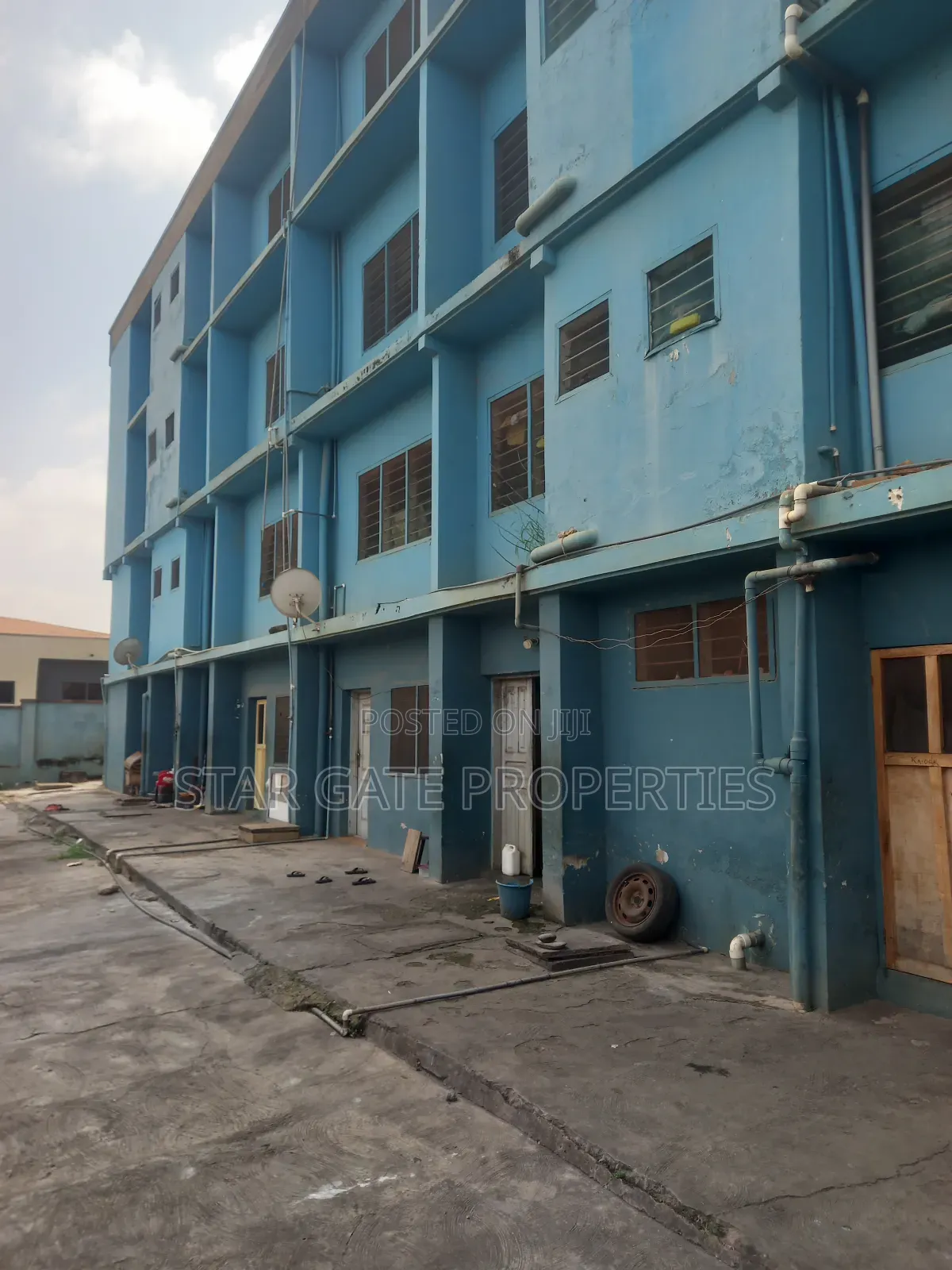20bdrm House in Bohyen Abrepo, Kumasi Metropolitan for sale