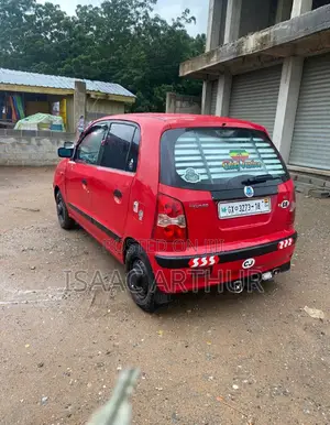 Hyundai H200 2000 Red