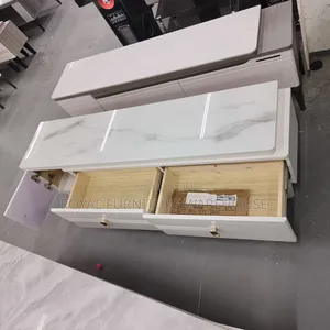 Glass Top Foreign Type Tv Stand