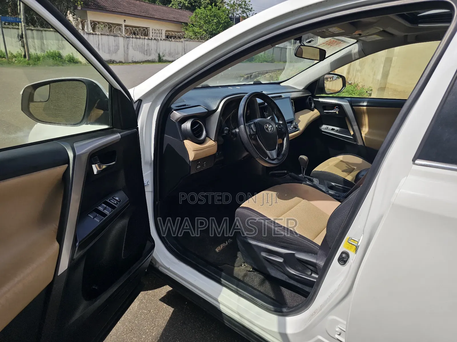 Toyota RAV4 XLE AWD (2.5L 4cyl 6A) 2016 White