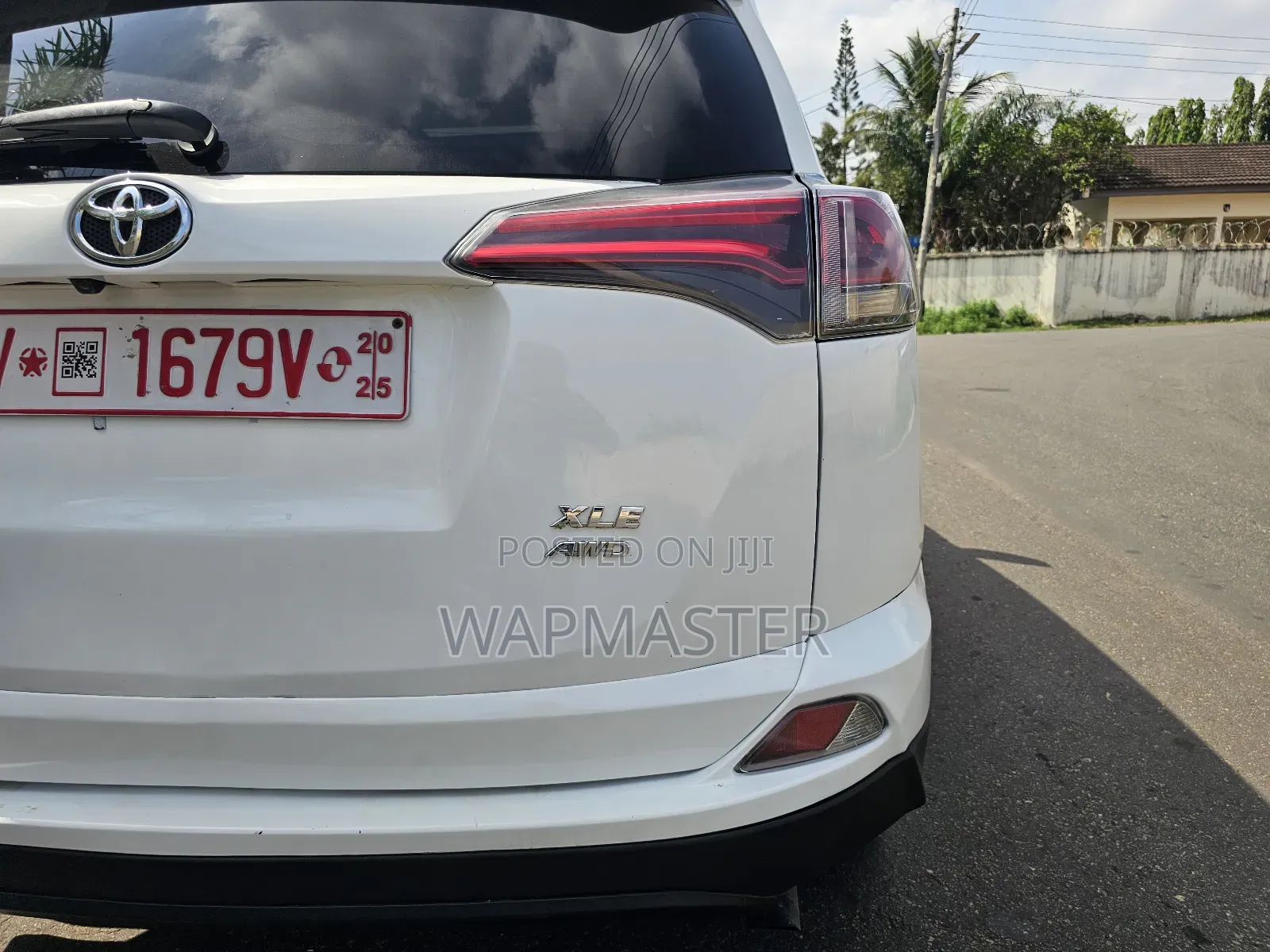 Toyota RAV4 XLE AWD (2.5L 4cyl 6A) 2016 White