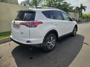 Toyota RAV4 XLE AWD (2.5L 4cyl 6A) 2016 White