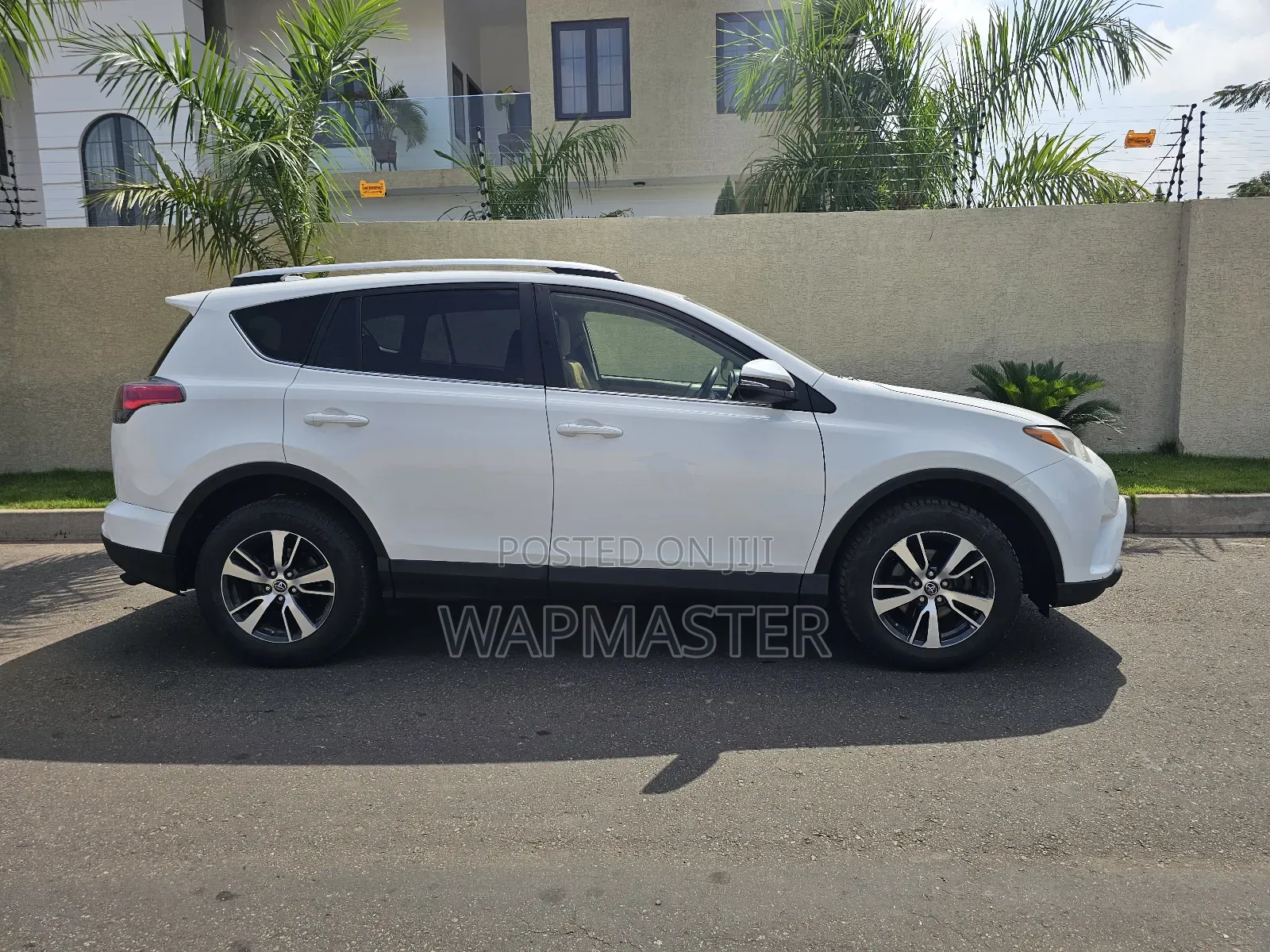Toyota RAV4 XLE AWD (2.5L 4cyl 6A) 2016 White