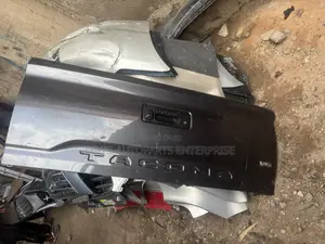 Toyota Tacoma 2016,2017,2018,2019,2020 Tailgate/ Boot Available