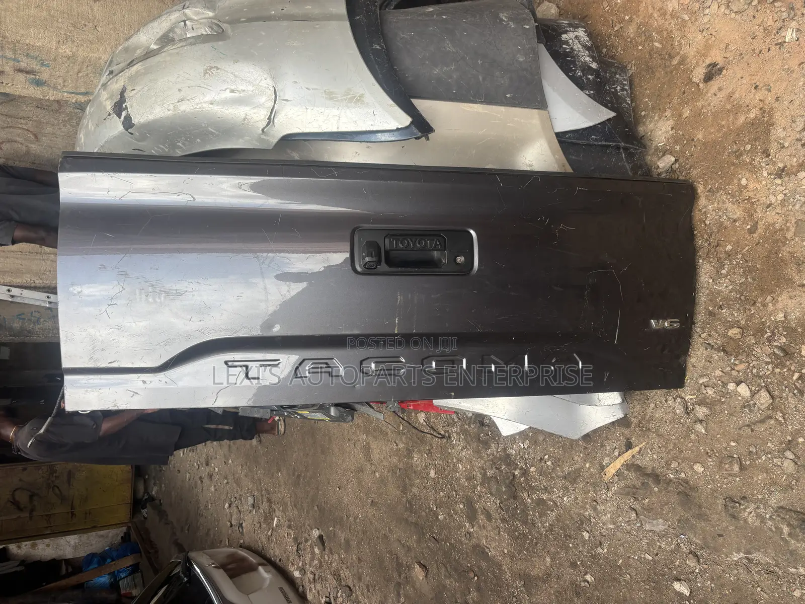 Toyota Tacoma 2016,2017,2018,2019,2020 Tailgate/ Boot Available