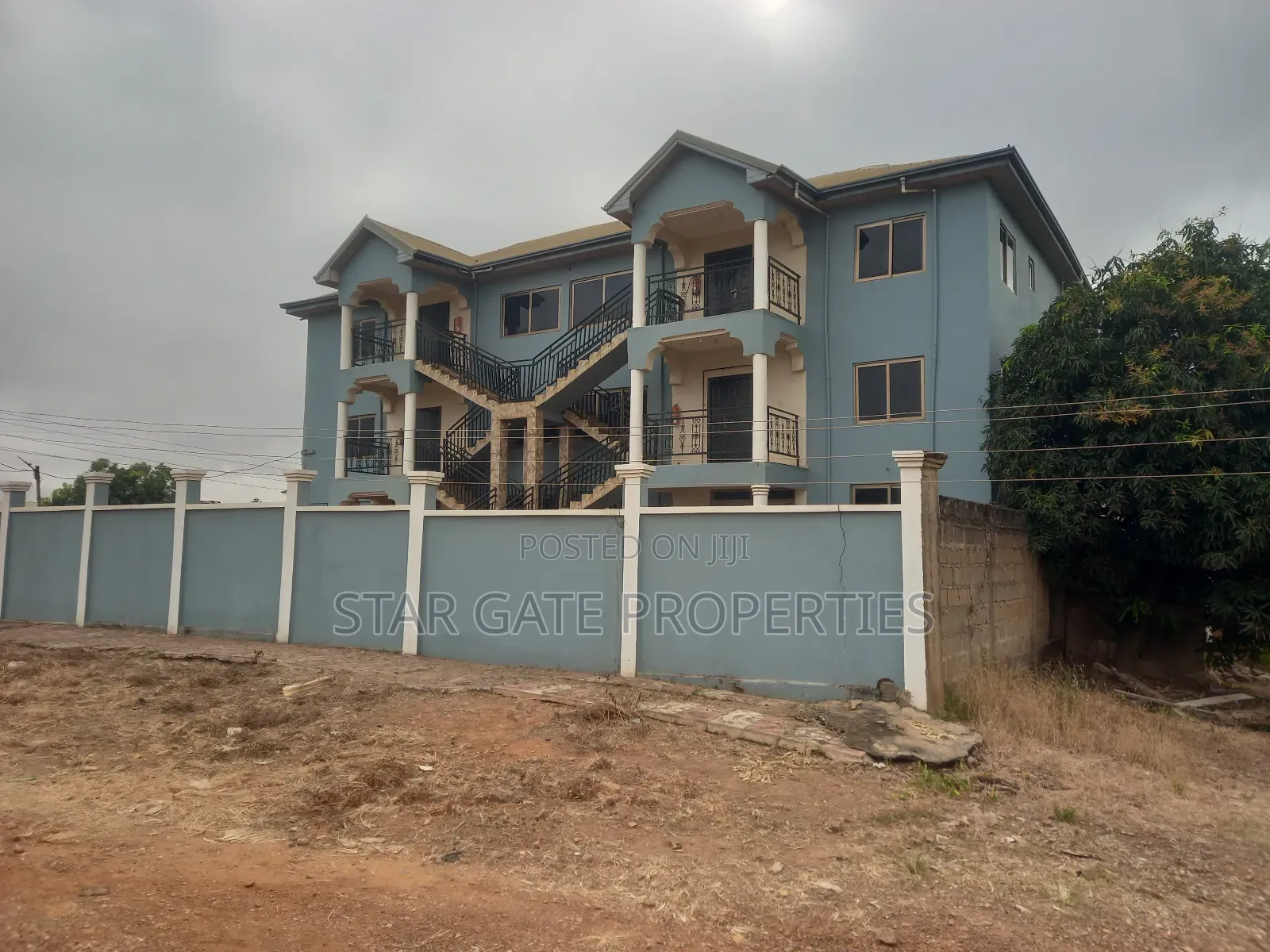 18bdrm House in Ahodwo Sokoban, Kumasi Metropolitan for sale