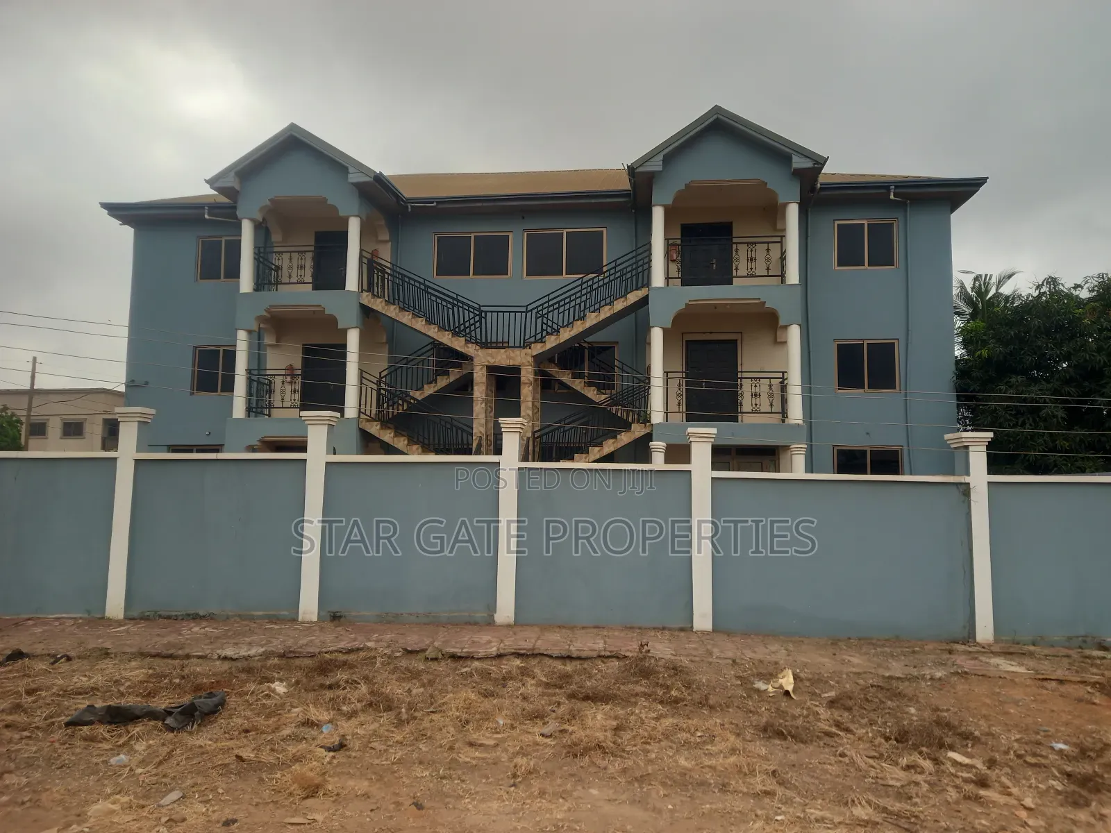 18bdrm House in Ahodwo Sokoban, Kumasi Metropolitan for sale
