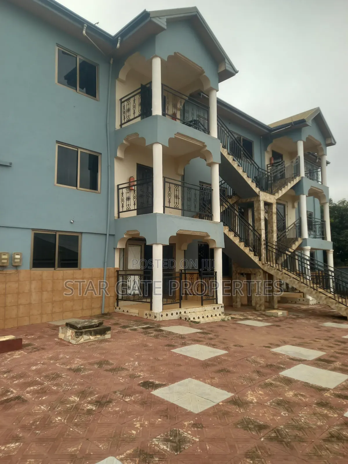 18bdrm House in Ahodwo Sokoban, Kumasi Metropolitan for sale