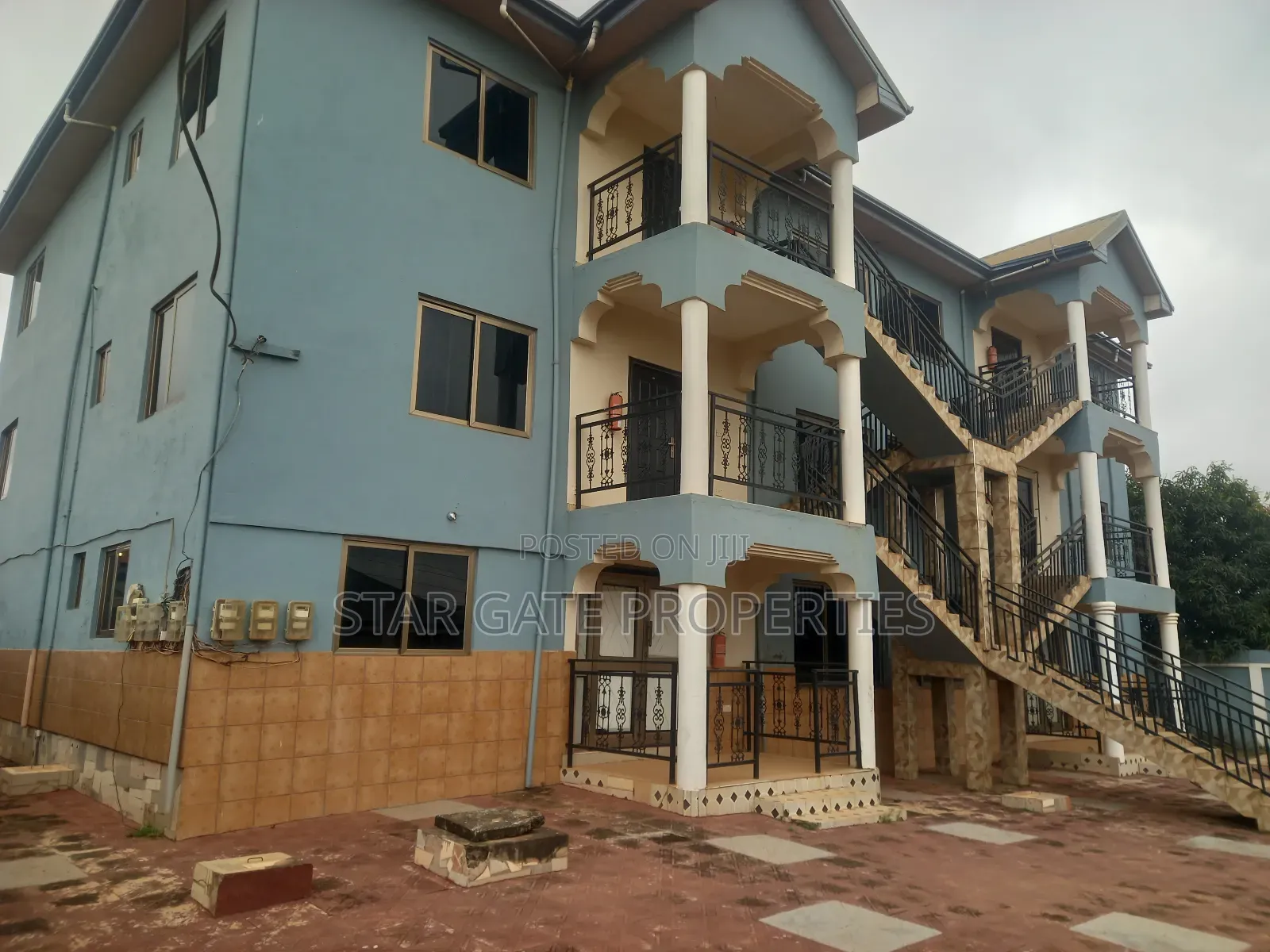 18bdrm House in Ahodwo Sokoban, Kumasi Metropolitan for sale