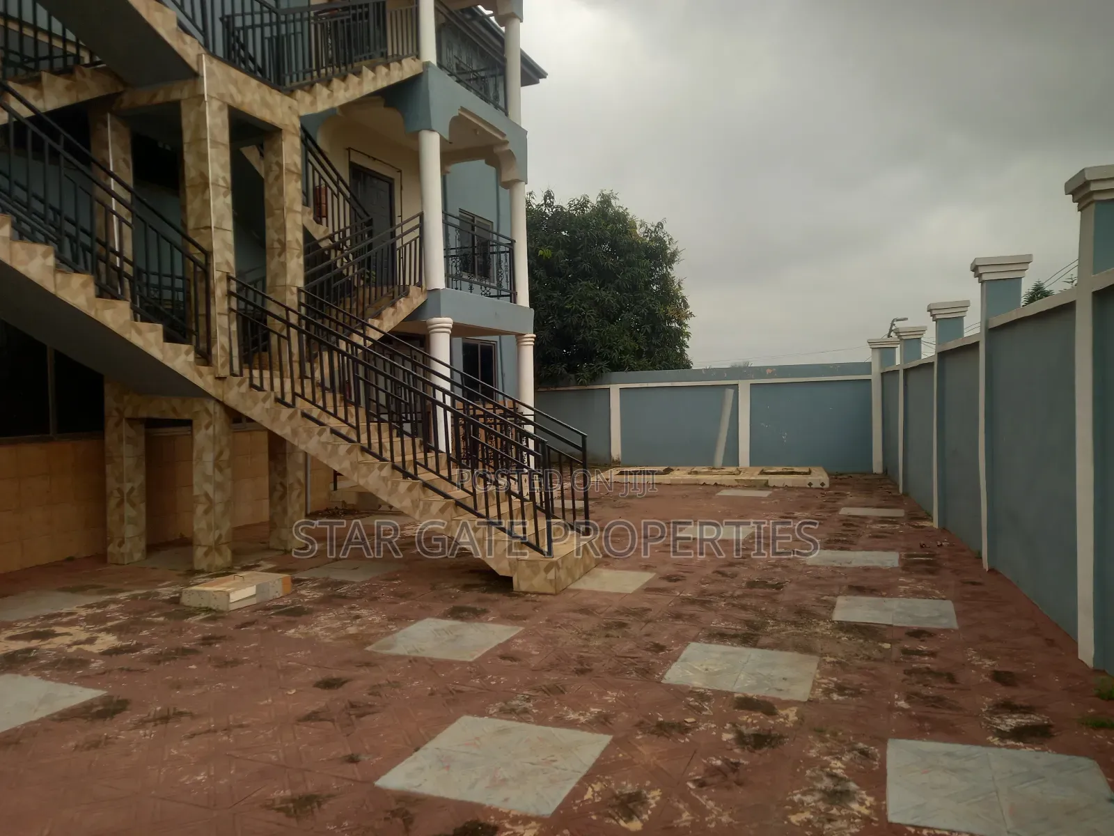 18bdrm House in Ahodwo Sokoban, Kumasi Metropolitan for sale