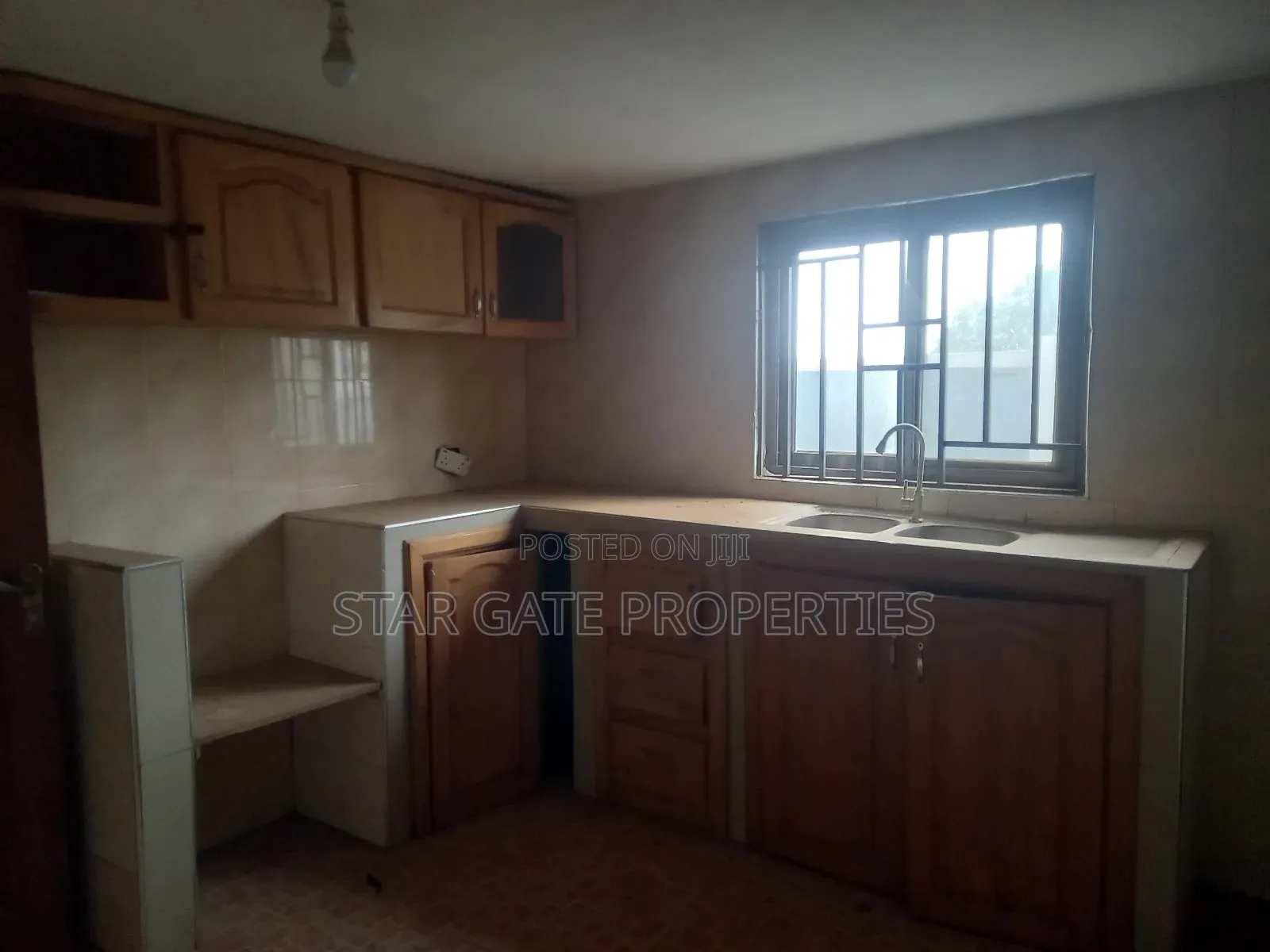 18bdrm House in Ahodwo Sokoban, Kumasi Metropolitan for sale
