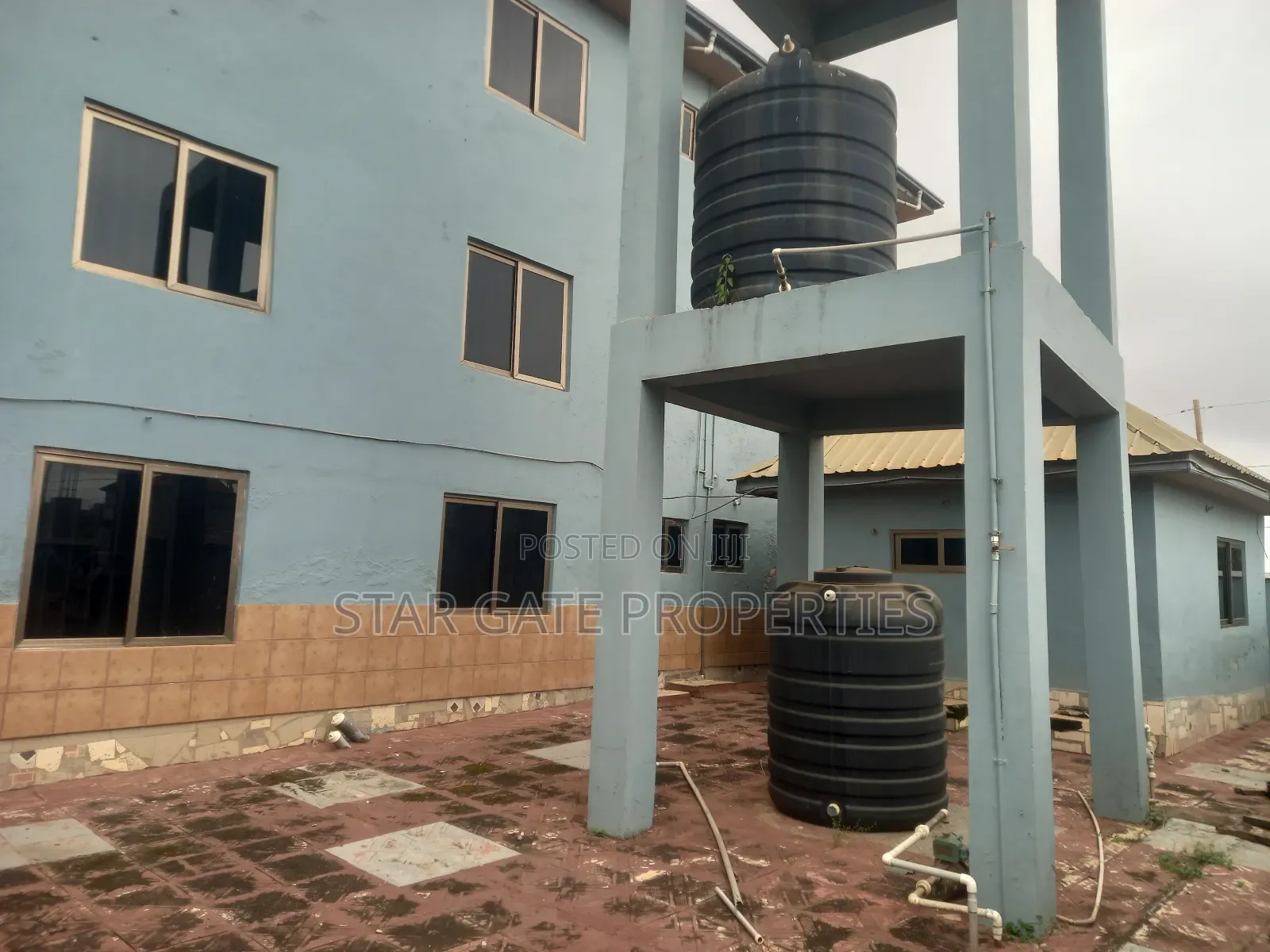 18bdrm House in Ahodwo Sokoban, Kumasi Metropolitan for sale