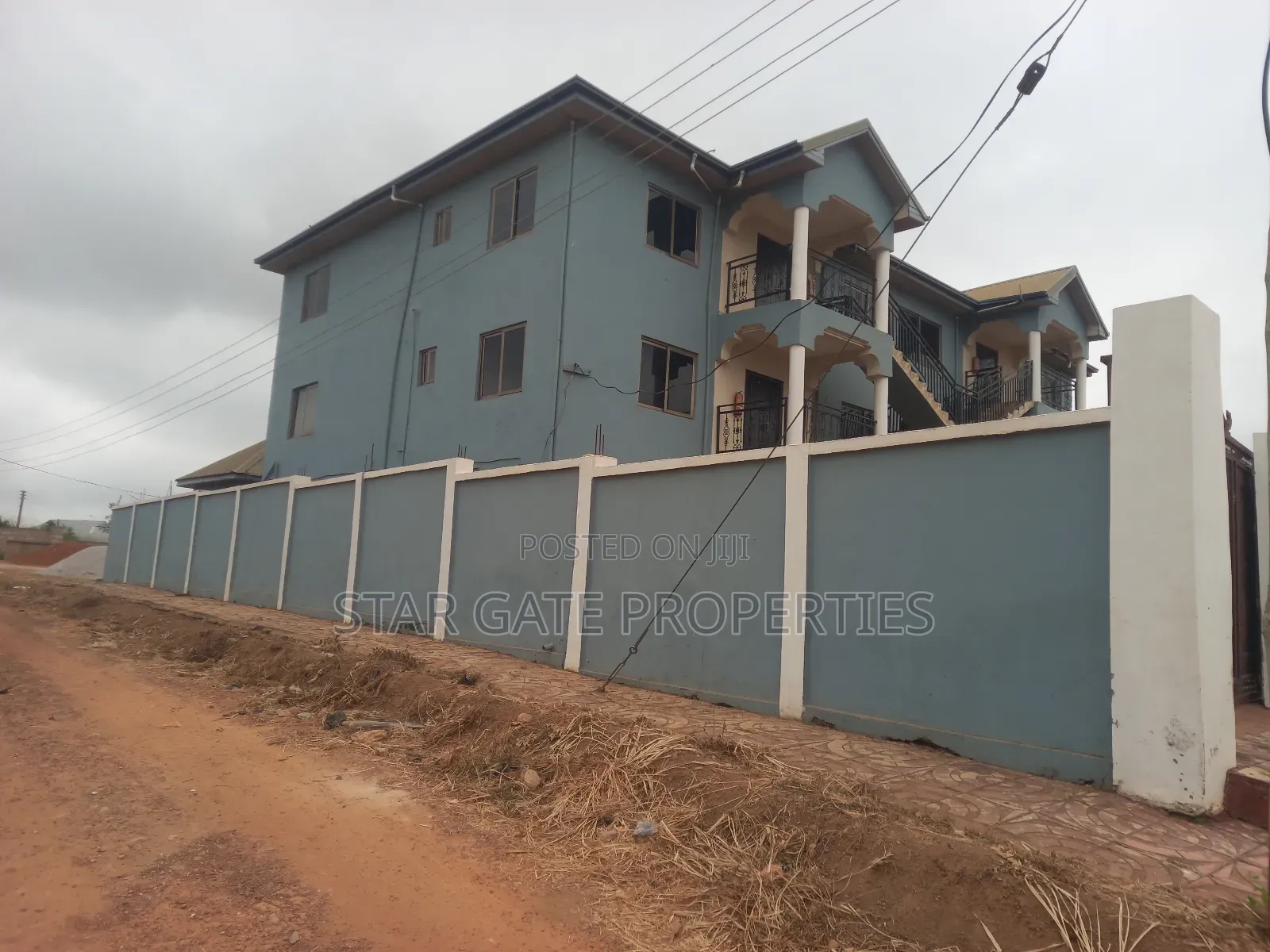 18bdrm House in Ahodwo Sokoban, Kumasi Metropolitan for sale