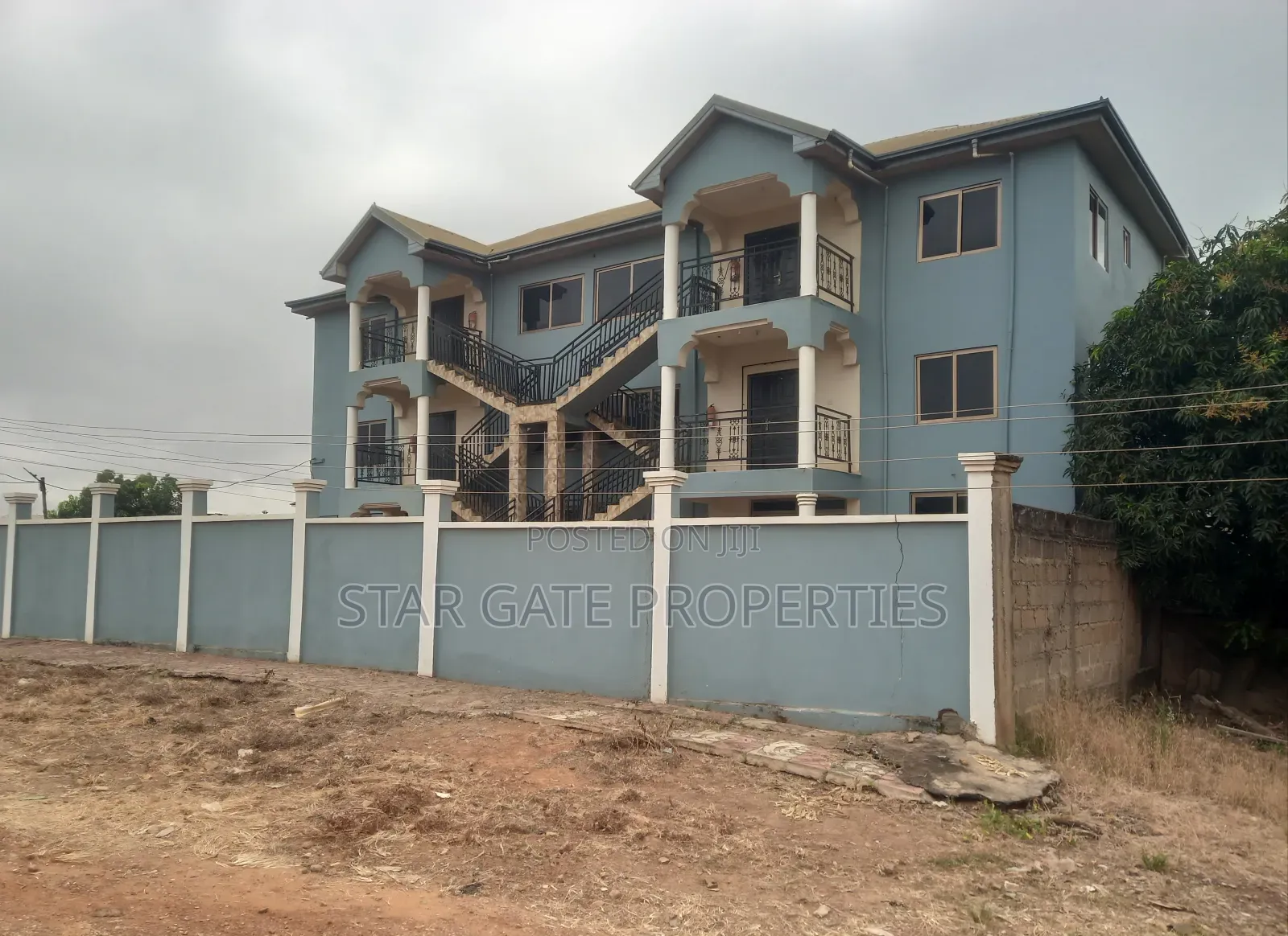 18bdrm House in Ahodwo Sokoban, Kumasi Metropolitan for sale