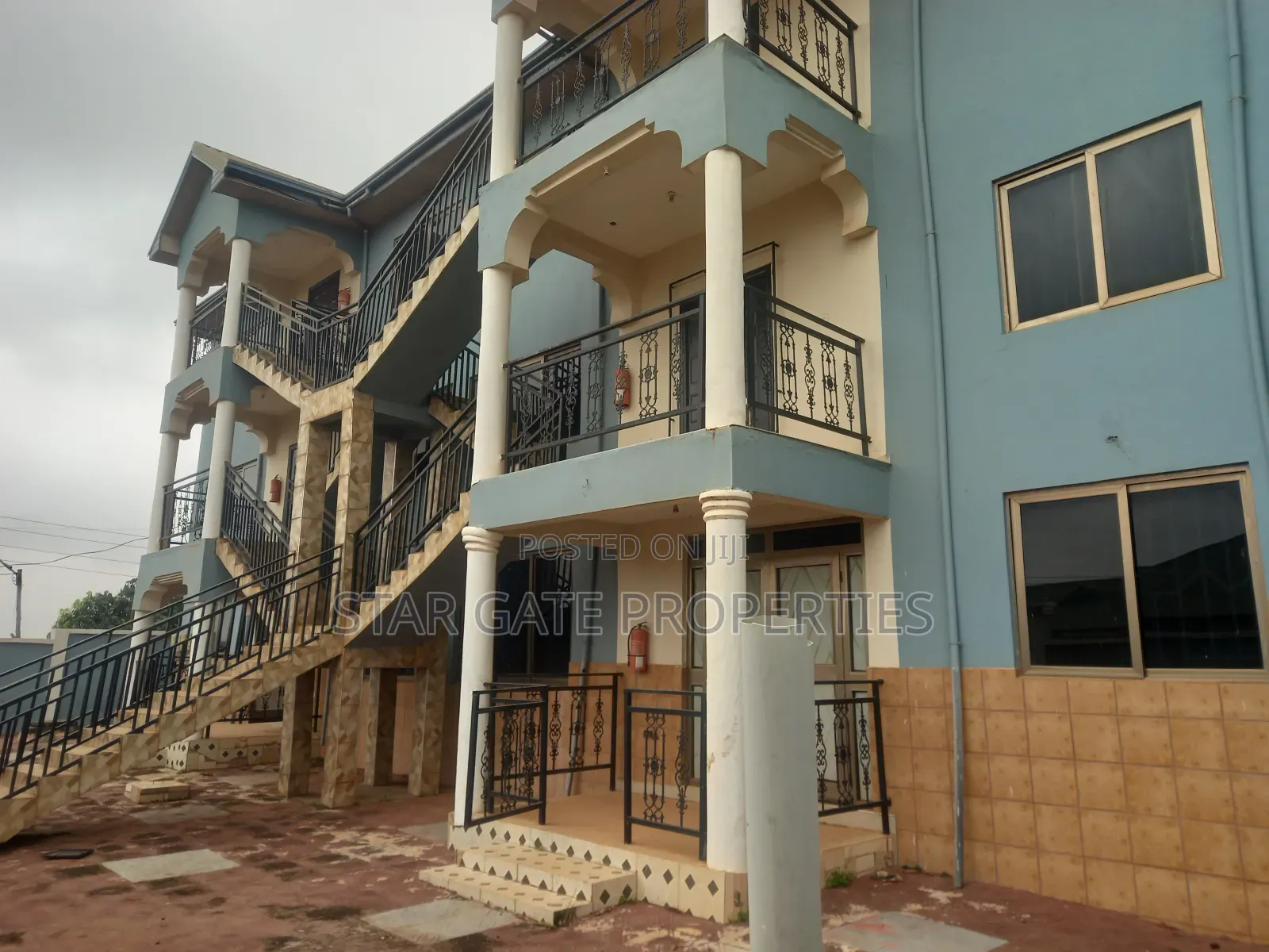 18bdrm House in Ahodwo Sokoban, Kumasi Metropolitan for sale