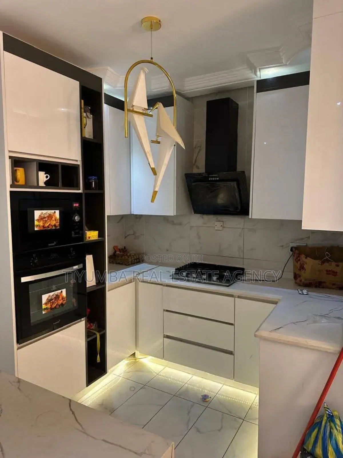 5bdrm Mansion in Tiyumba Real Estate, Amasaman for sale