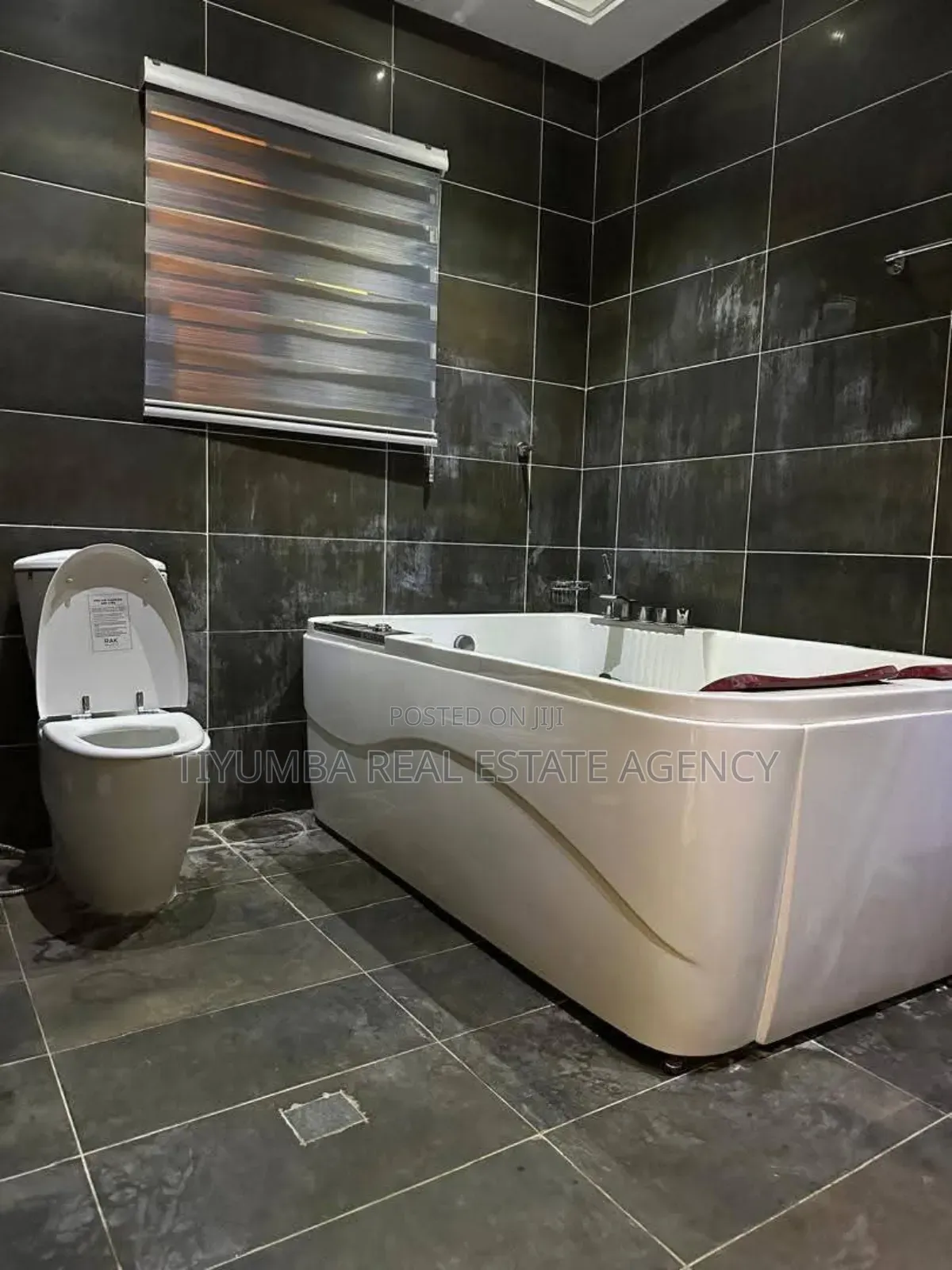 5bdrm Mansion in Tiyumba Real Estate, Amasaman for sale