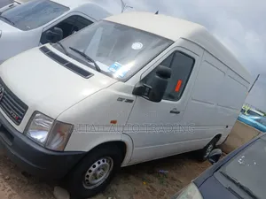 Volkswagen LT 2000 White