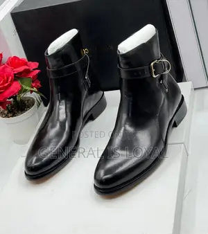 Keneth Cole Black Leather Ankle Boots With A Strap And Buckle