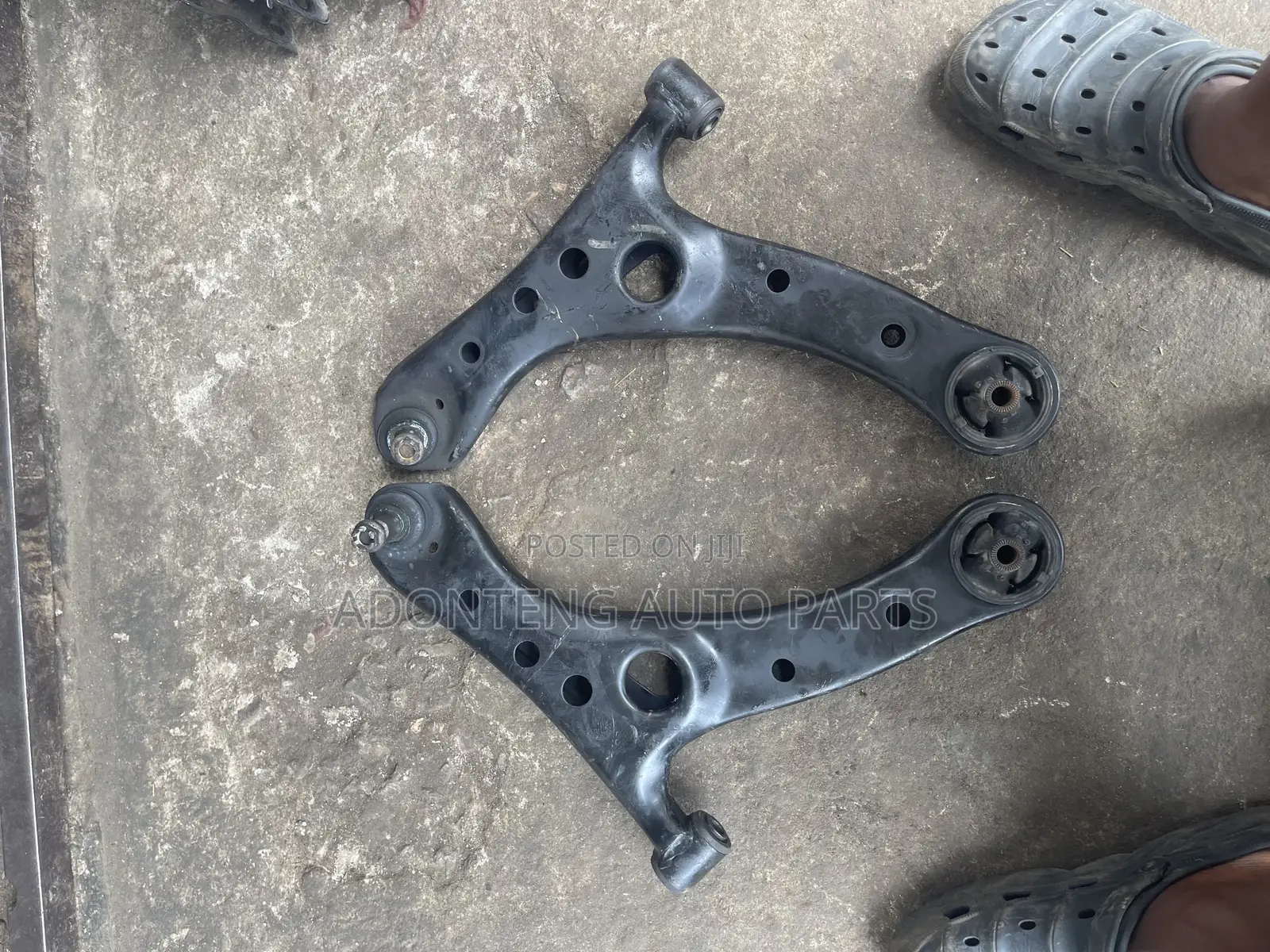 Toyota Voxy/Noah Lower Arm