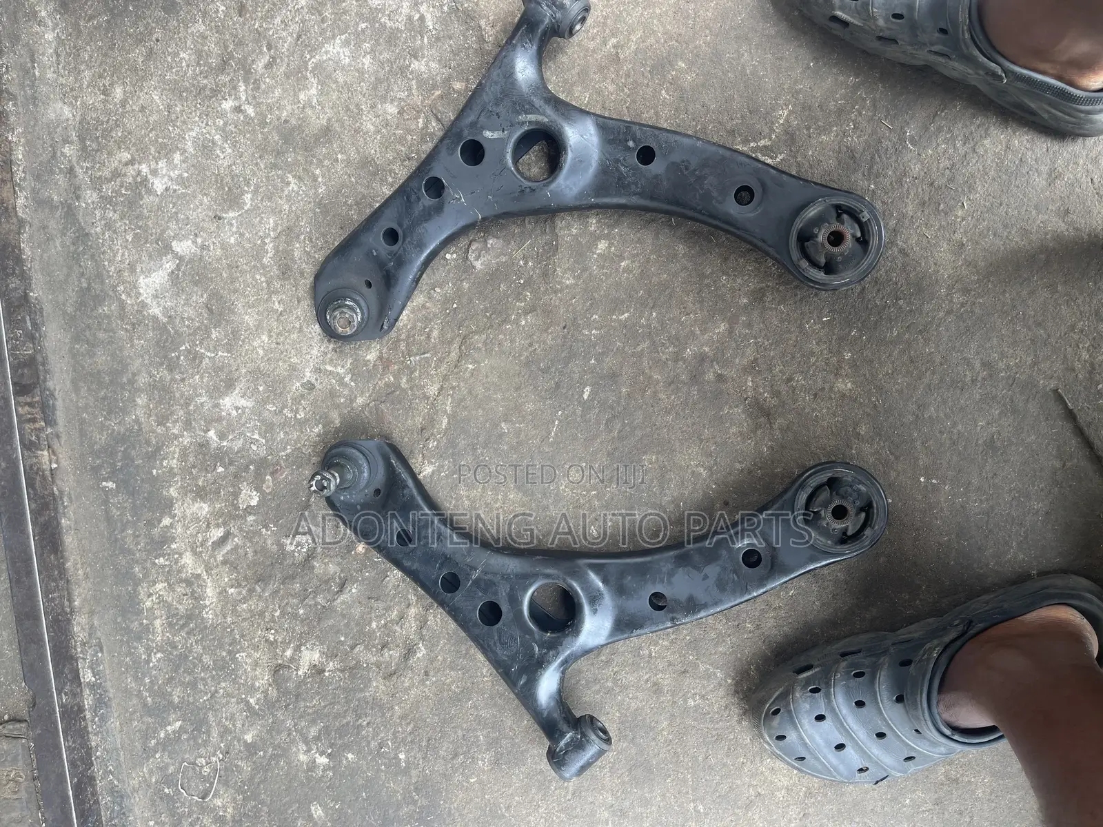 Toyota Voxy/Noah Lower Arm