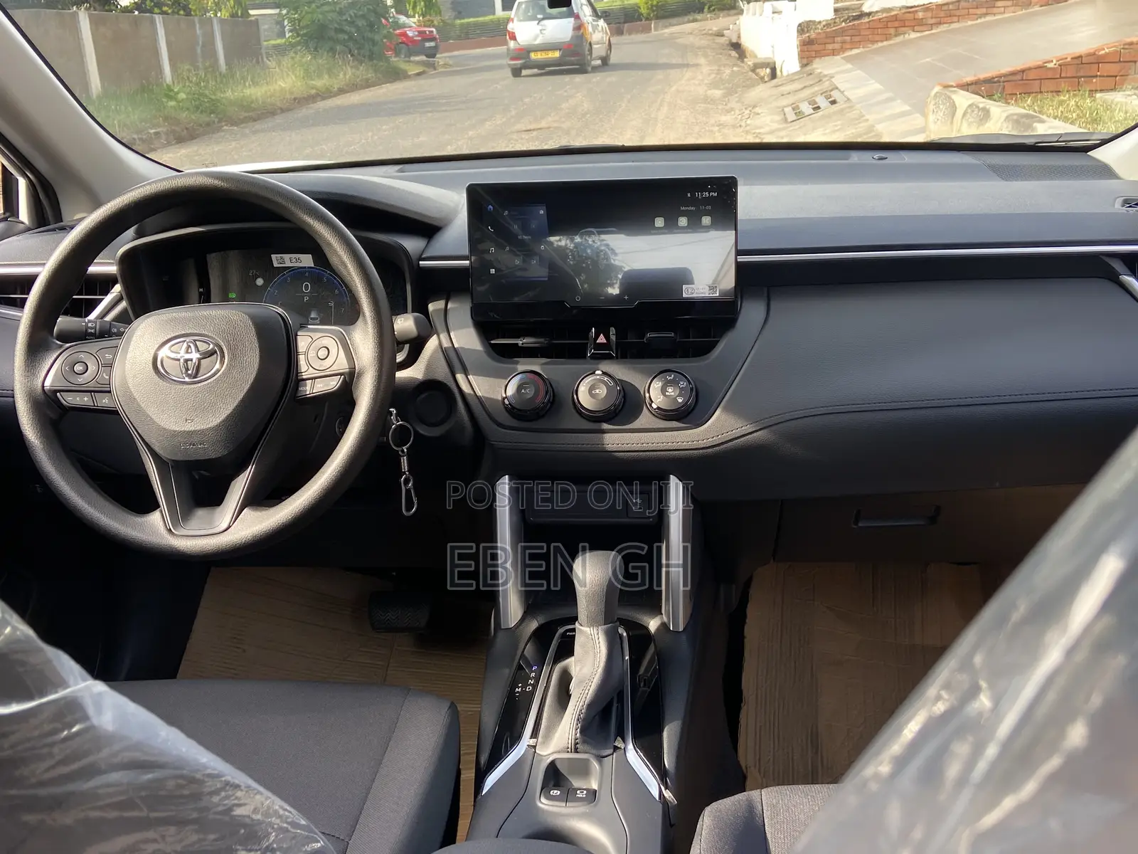 New Toyota Corolla Cross LE 2025 White
