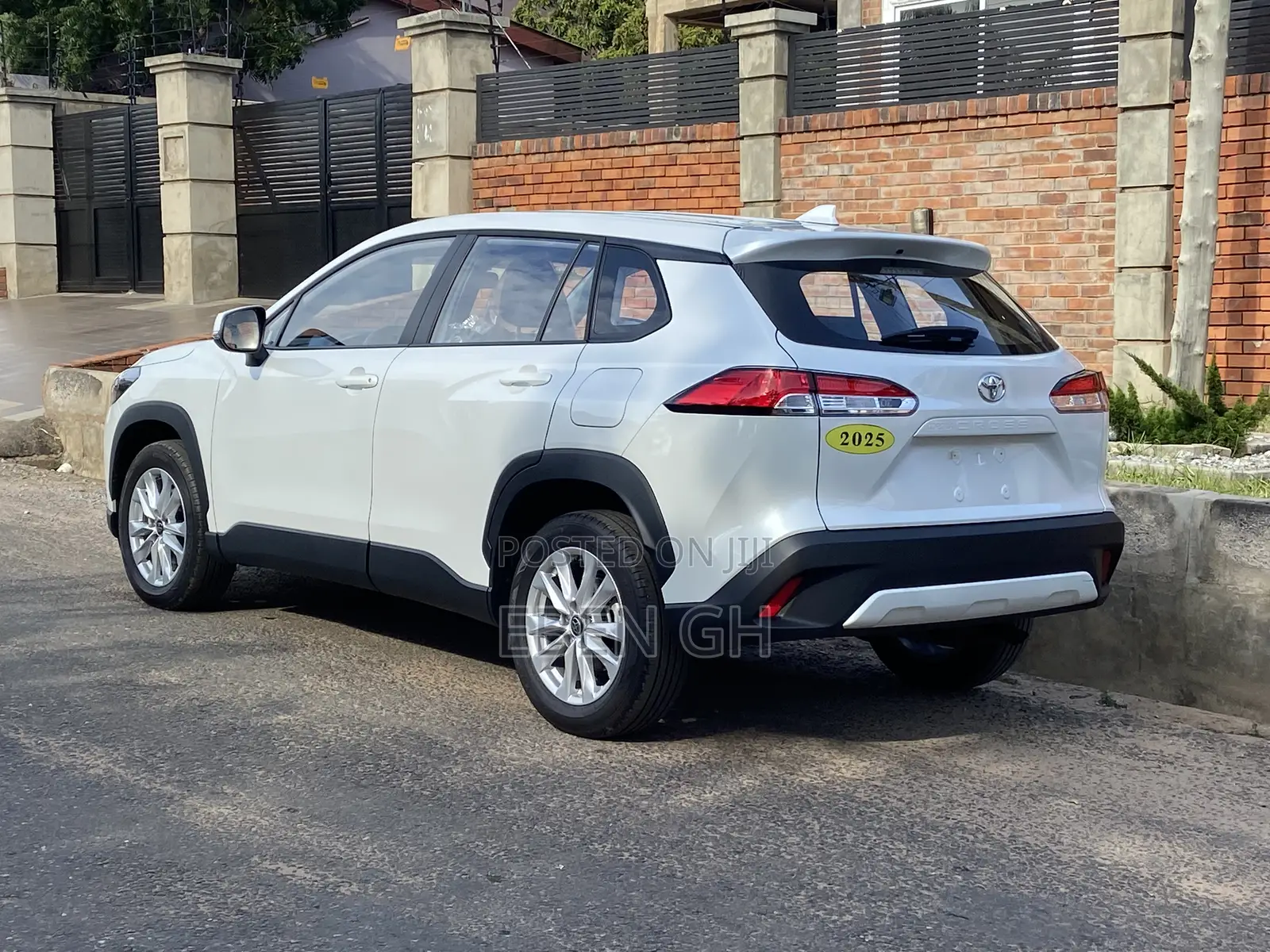 New Toyota Corolla Cross LE 2025 White