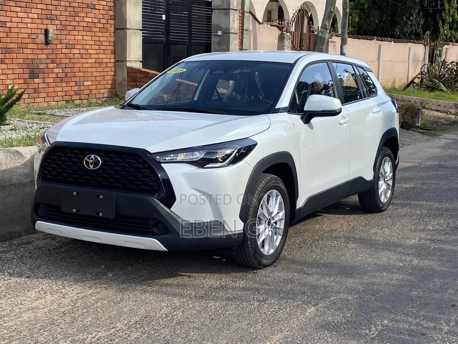 New Toyota Corolla Cross LE 2025 White