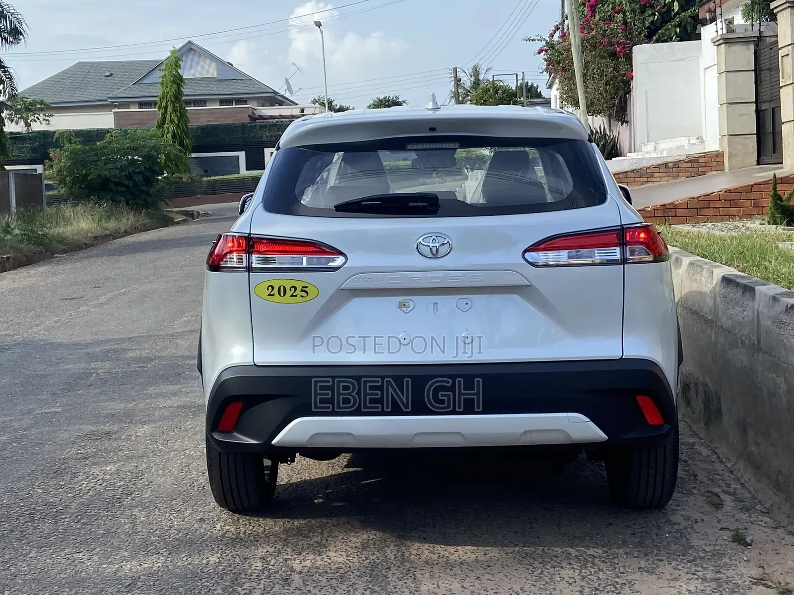 New Toyota Corolla Cross LE 2025 White