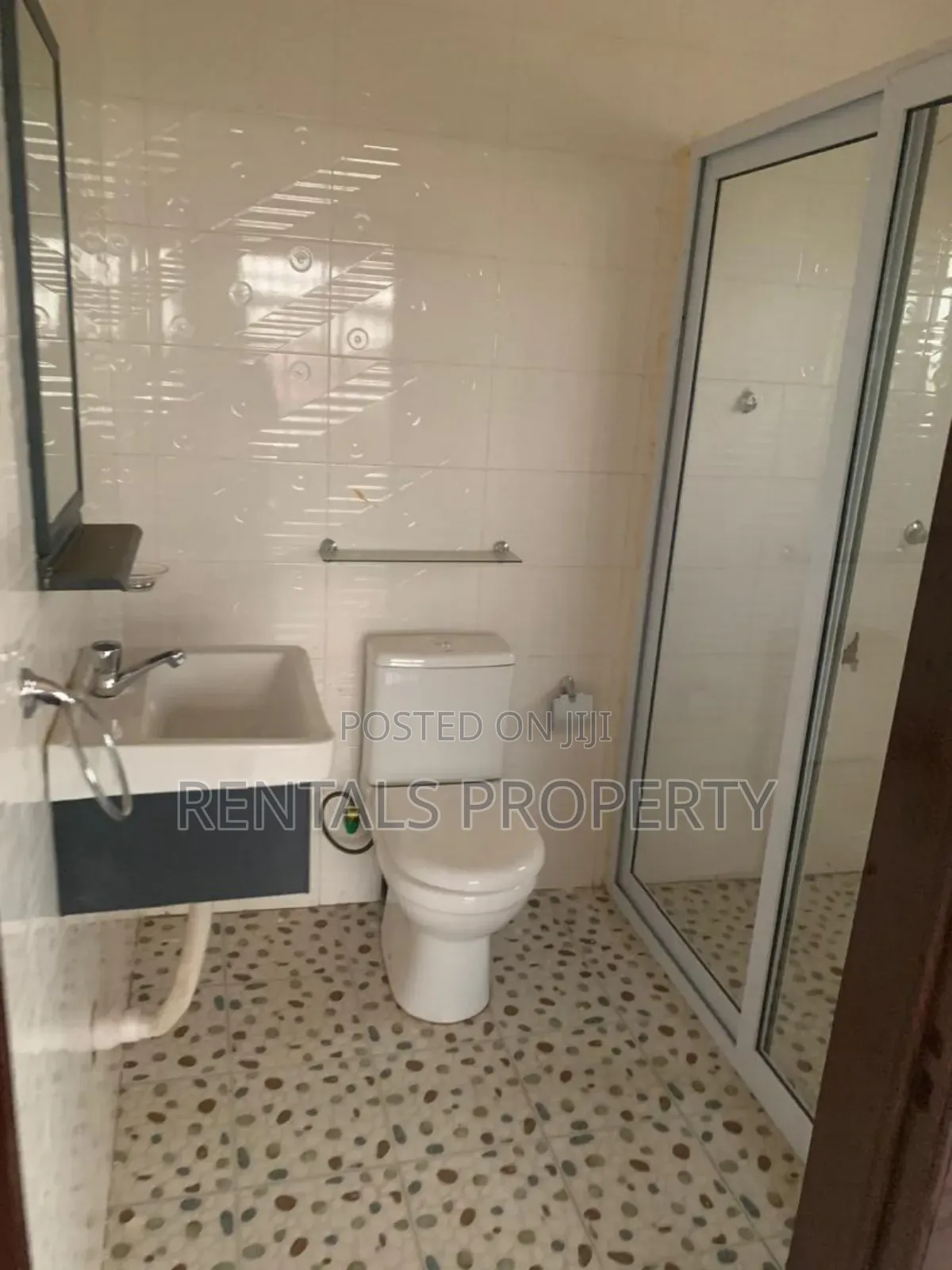 3bdrm Block of Flats in Adenta for rent