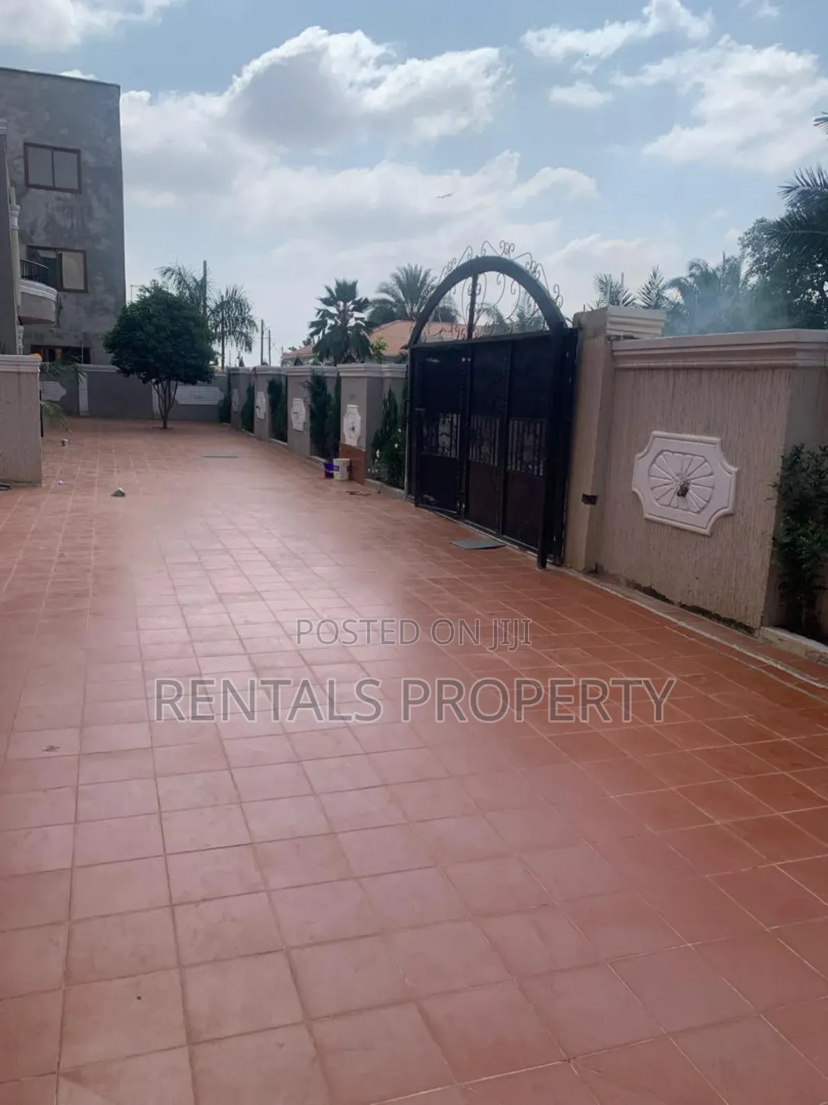3bdrm Block of Flats in Adenta for rent