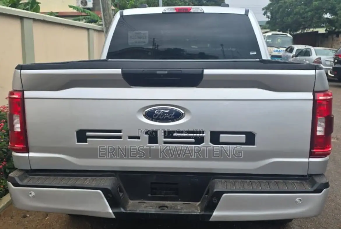 Ford F-150 XLT 2022 Silver