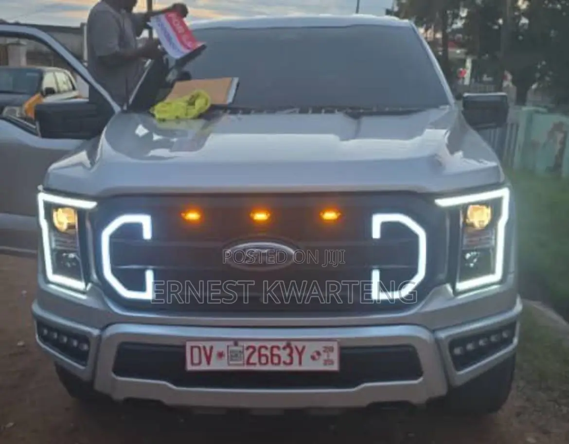 Ford F-150 XLT 2022 Silver
