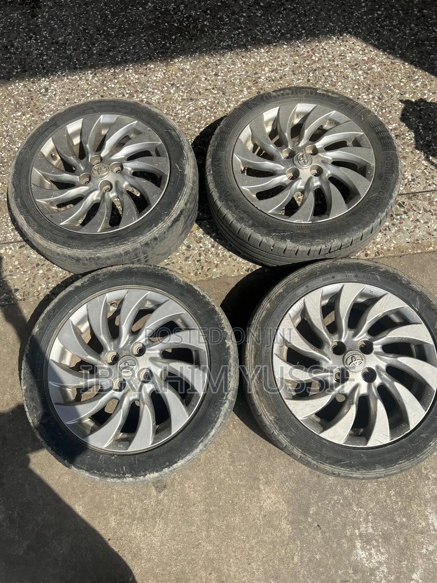Toyota Rim 15 With Tyes