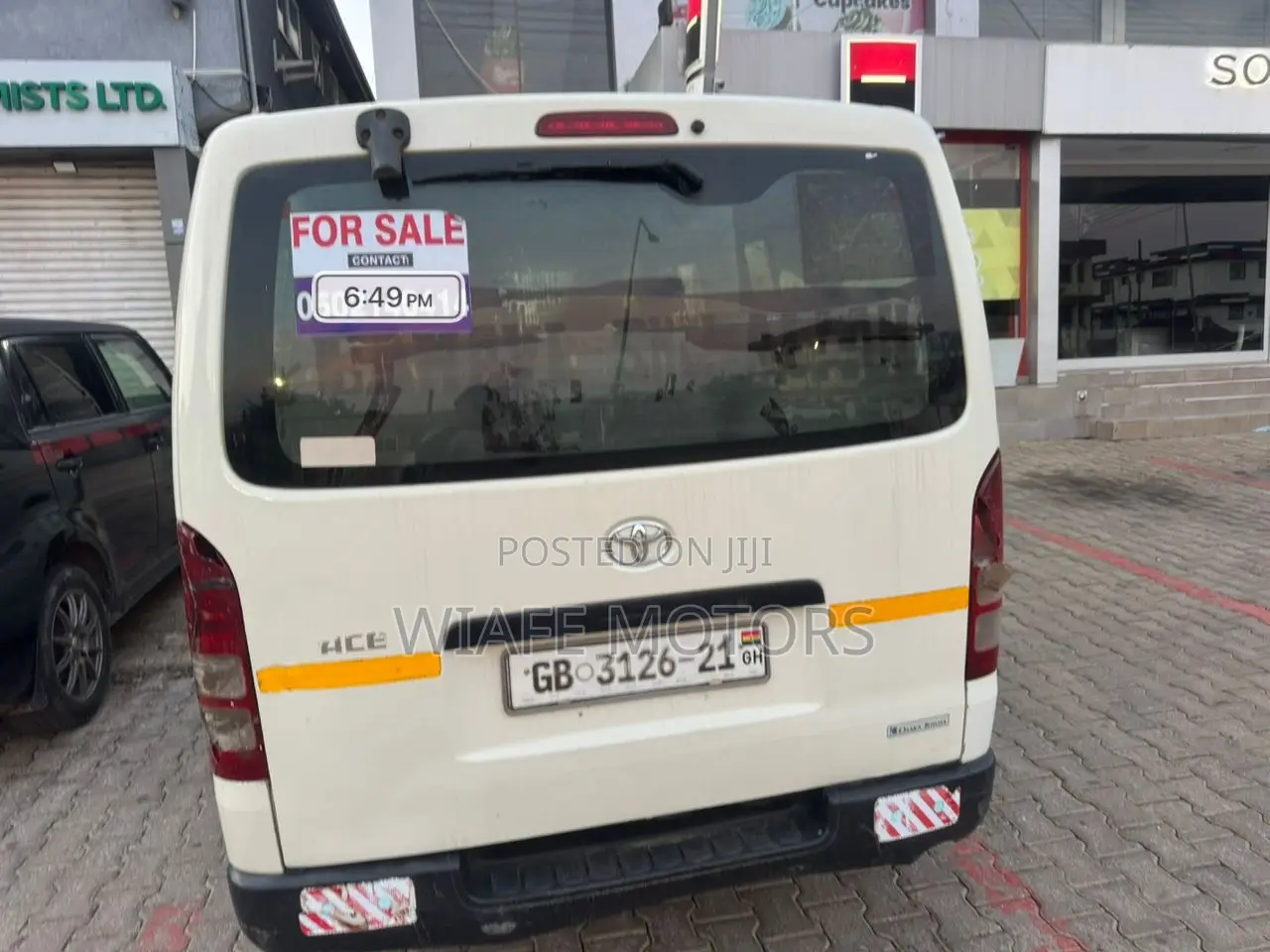 Toyota HiAce 2012 White
