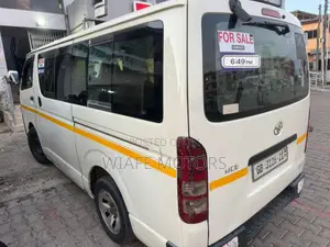 Toyota HiAce 2012 White