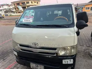 Toyota HiAce 2012 White