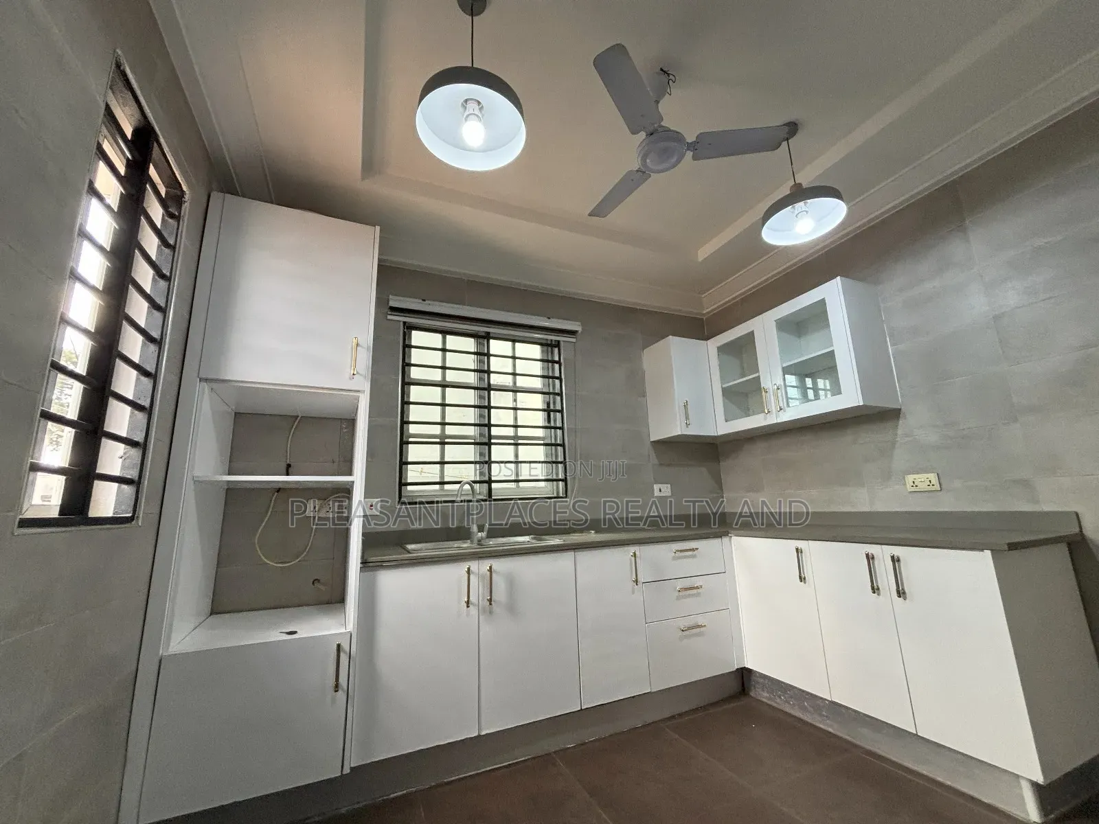 4bdrm Duplex in Pleasantplaces, Ashomang Estate for rent