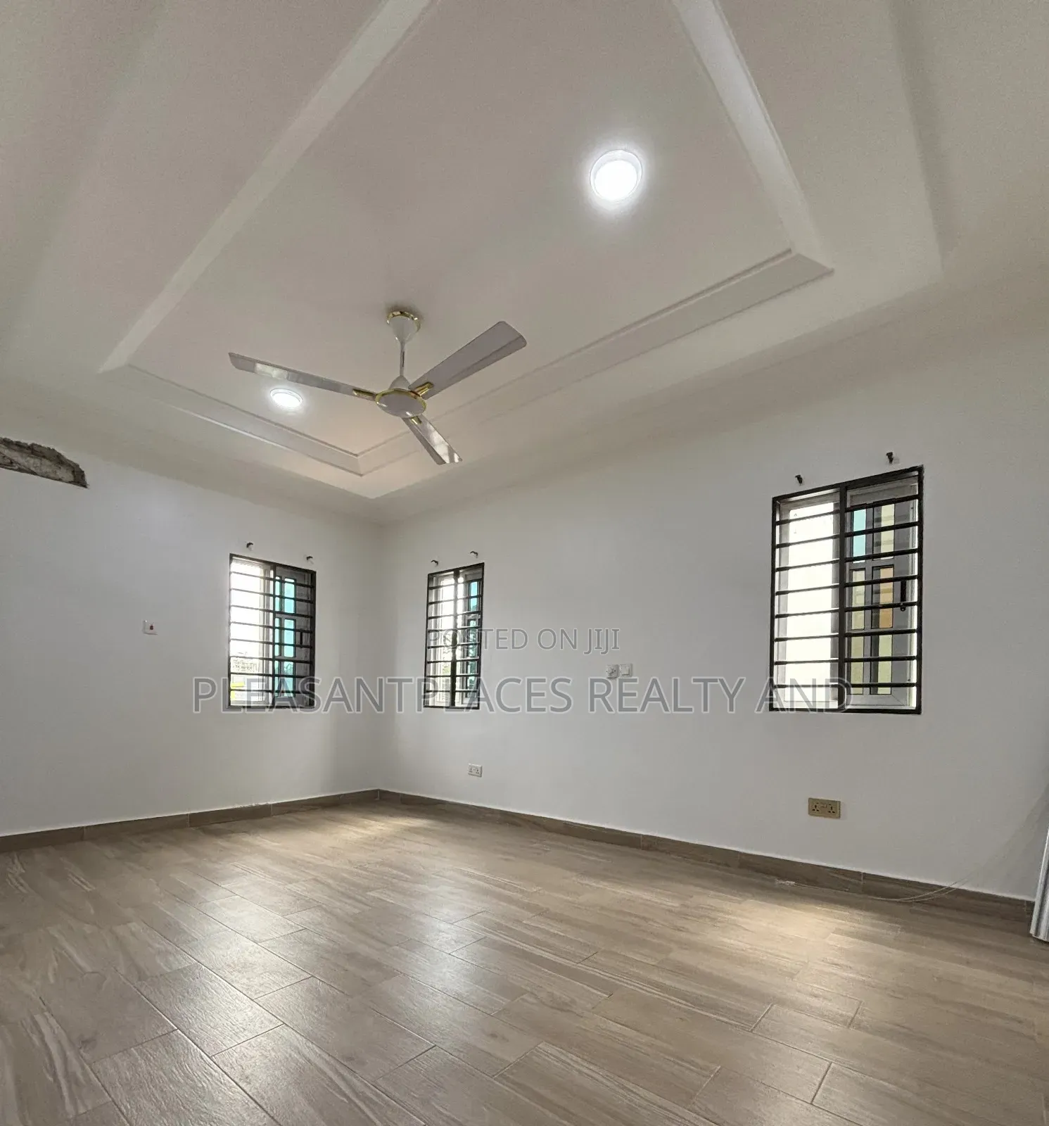 4bdrm Duplex in Pleasantplaces, Ashomang Estate for rent