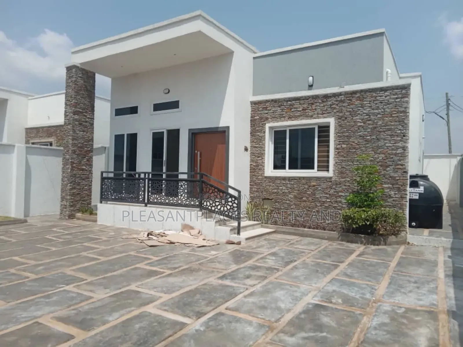 3bdrm House in Adenta for sale